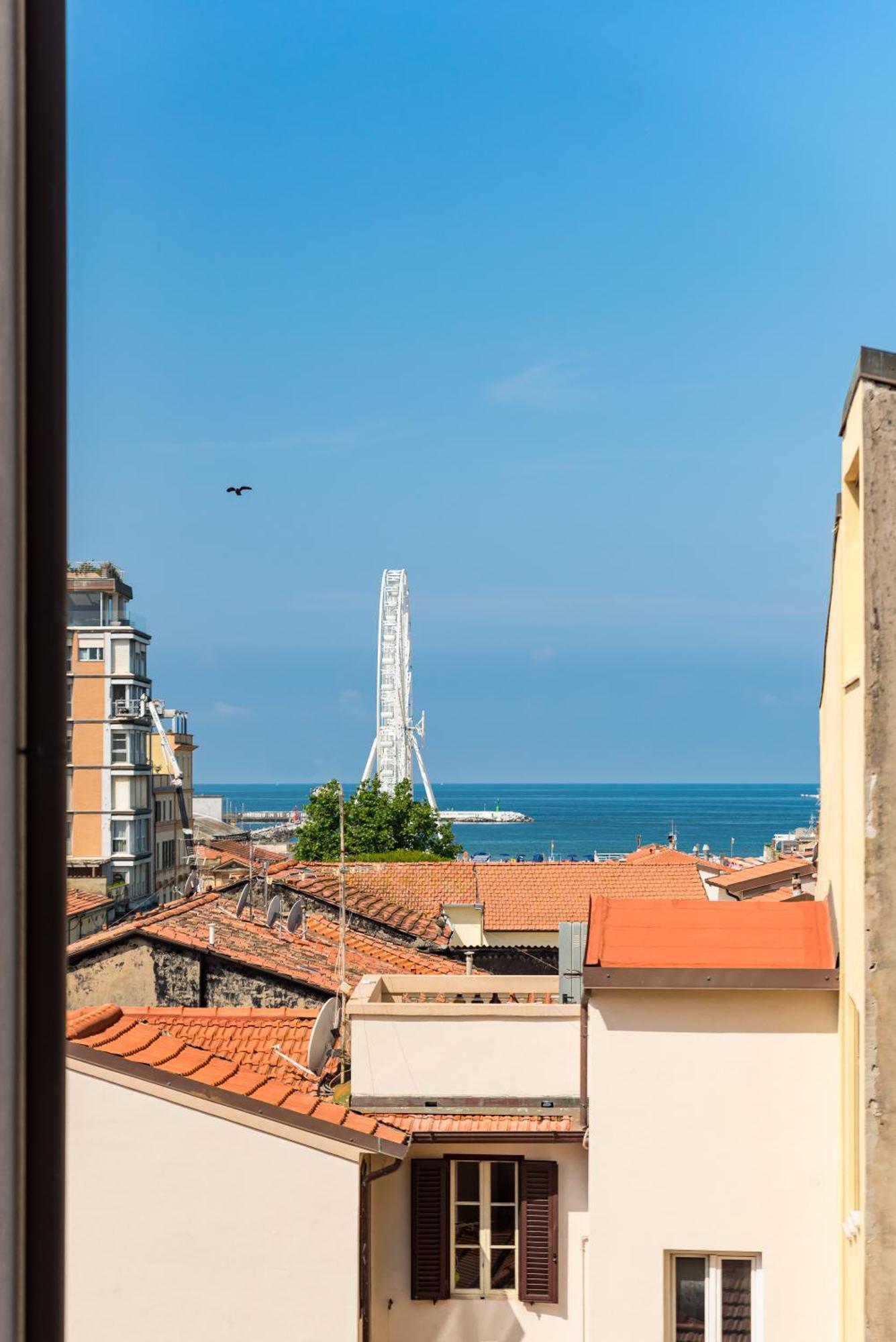 Levante Appartamento Di Pregio, Terrazza E Vista Panoramica Sul Mare E La Citta Viareggio Buitenkant foto